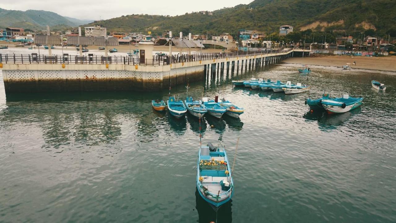 Hostal Humpback Internacional Puerto López エクステリア 写真