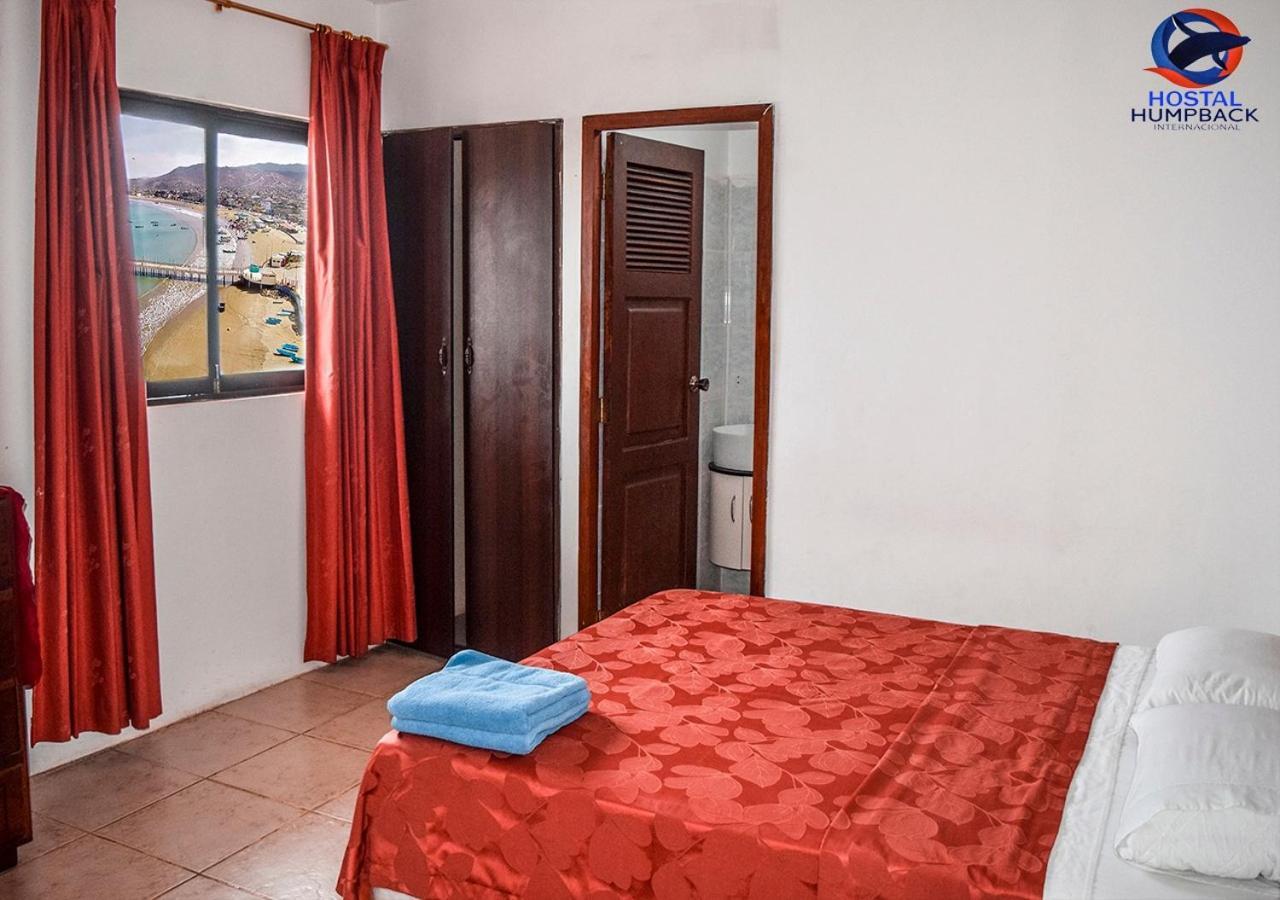 Hostal Humpback Internacional Puerto López エクステリア 写真