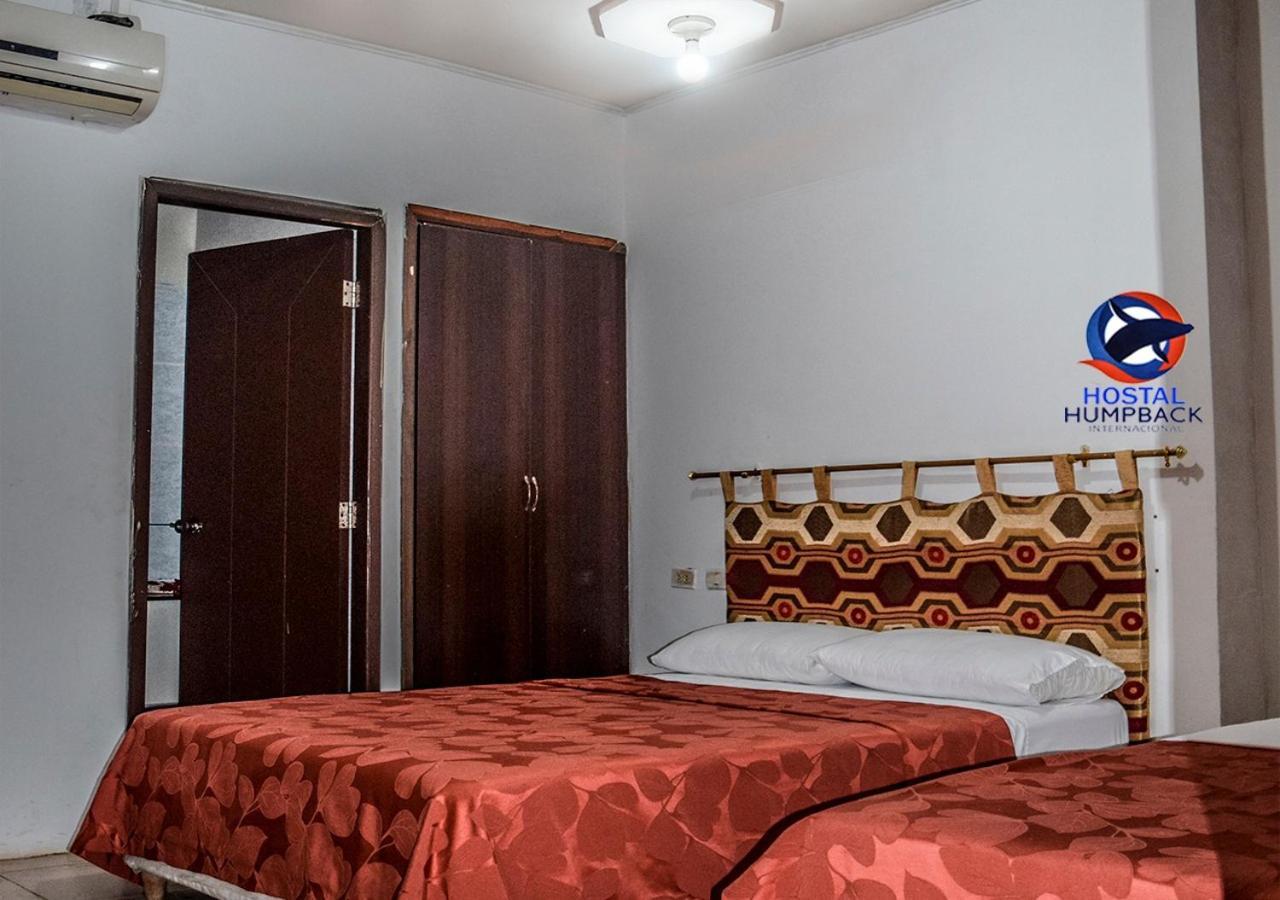 Hostal Humpback Internacional Puerto López エクステリア 写真