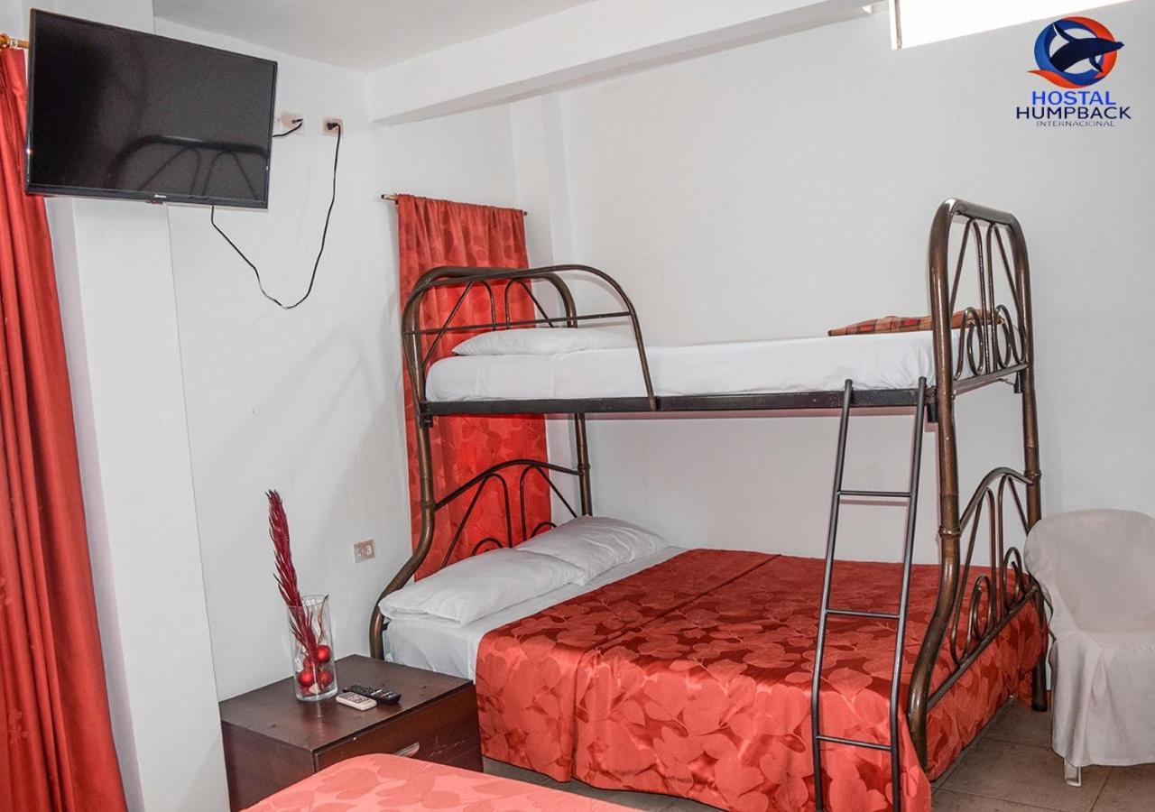 Hostal Humpback Internacional Puerto López エクステリア 写真